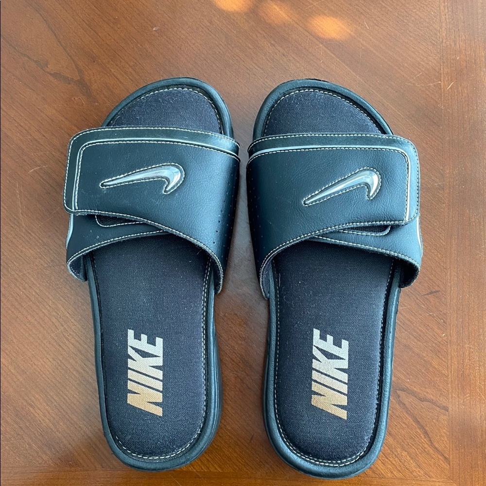 Nike slides still in good condition just don’t have a box.